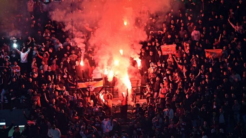 Adeptos do benfica usam tochas. Foto: MIGUEL NUNES/ASF