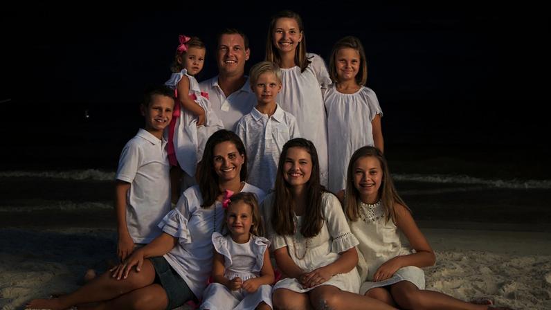 Philip Rivers com a extensa família em 2019, quando ainda 'só' tinha oito filhos (Foto: Chargers)