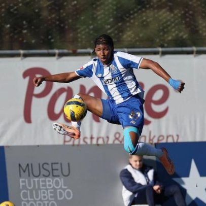 FC Porto: Farioli chama várias vezes e a época termina por lesão