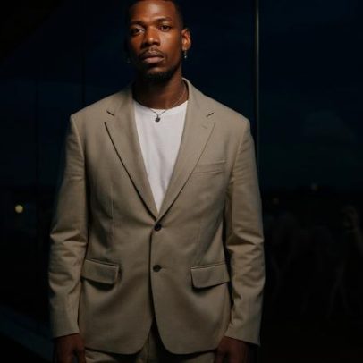 Pogba torna-se acionista de equipa profissional de corridas de camelos