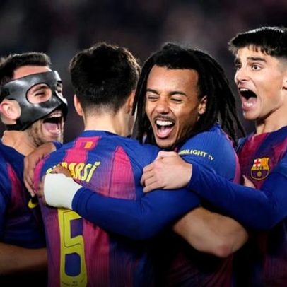 Koundé garante vitória do Barcelona com cabeceio decisivo