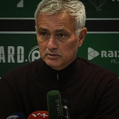 Mourinho contesta penálti sobre Pavlidis e critica pressão de outros
