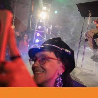 Candidato Vieira no Club Som de Cristal, Porto, ao lado de ativista Toy