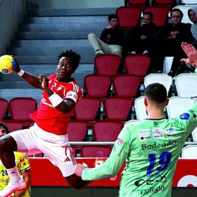 Benfica elimina Póvoa com vitória clara