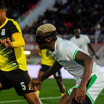 Osimhen diz sentir pressão de Setúbal; não pensa em Yekini