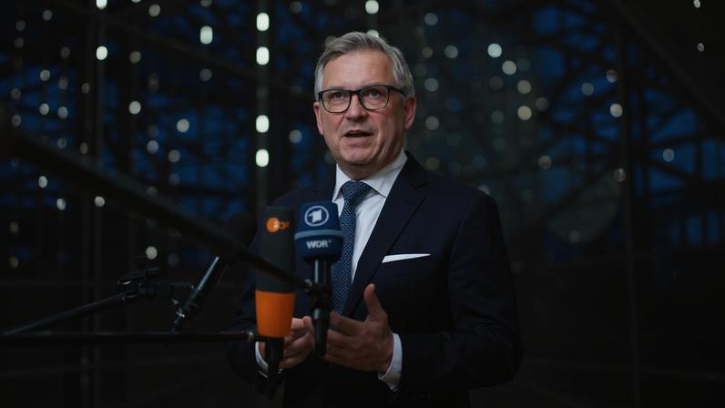 UE aprova endurecimento da política migratória e cria centros de retorno