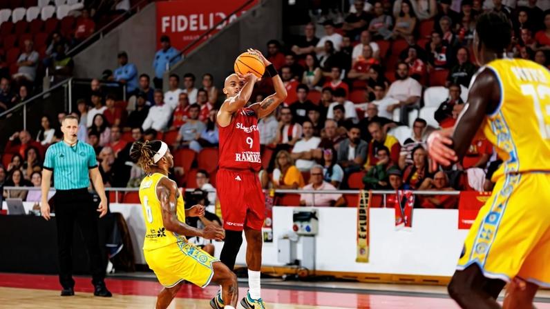 Benfica, com Geno Crandall a lançar, defronta hoje, 16 de dezembro, o Gran Canaria - Foto: IMAGO