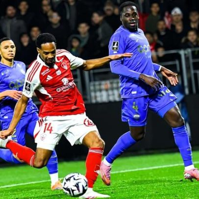 Brest joga com menos e vence o Mónaco
