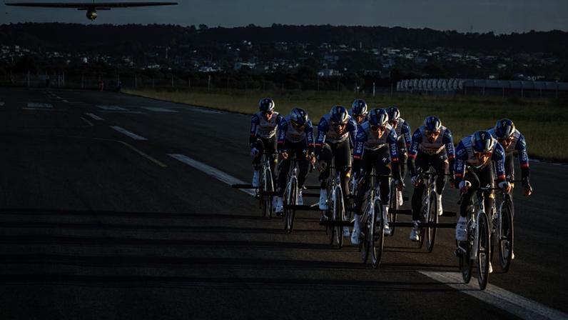 Projeto da Red Bull colocou aeronave a 100 metros de altitude