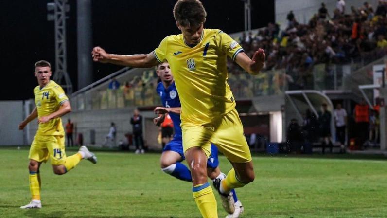 Jovem de 18 anos convocado por Mourinho para treino no Benfica