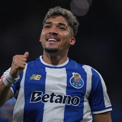 William Gomes aproveita perda de bola e adianta o FC Porto