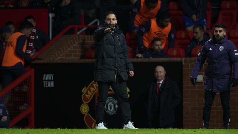 Ruben Amorim no banco de suplente do Man. United em Old Trafford - Foto: IMAGO