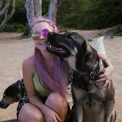 Homem mata jovem australiana com 26 facadas e esconde-se na Índia por sete anos