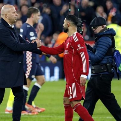 Slot revela conversa com Salah sobre futuro no Liverpool