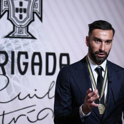 Roberto Martínez elogia profissionalismo e carreira notável de Rui Patrício