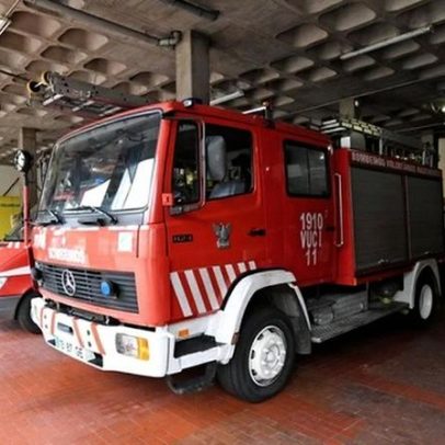 Incêndio em viatura mobiliza bombeiros na Cota 200
