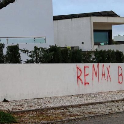 Frases de revolta em Aires expõem alegado esquema de burla imobiliária