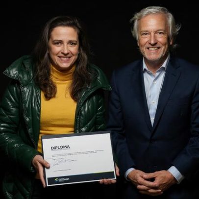 Ana Azevedo recebe Mário Passos após conquista histórica no Mundial de Futsal