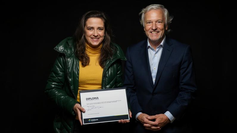 Ana Azevedo recebida por Mário Passos após conquista histórica no Mundial de Futsal Feminino