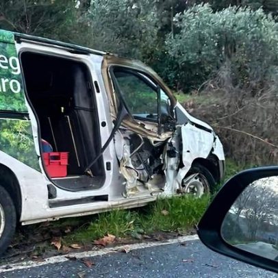 Carrinha dos CTT do Fundão despista-se na N560