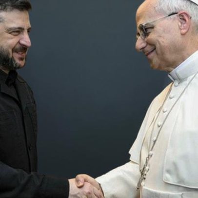 Papa defende paz justa e duradoura ao receber Zelensky