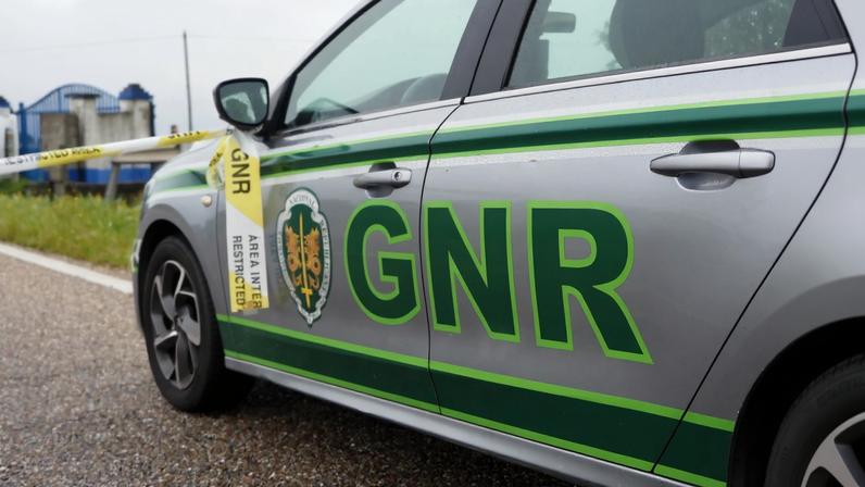 GNR apreende arma e detém indivíduos que atiraram sofre família rival em Coruche