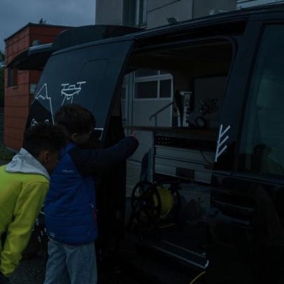Hyundai lança laboratório móvel de robótica para educação ambiental nas escolas