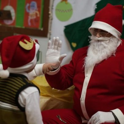 Pai Natal distribuiu presentes às crianças do Jardim de Infância de Ázere