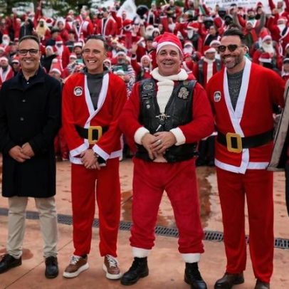 Motociclistas vestidos de Pai Natal enchem Setúbal numa festa solidária