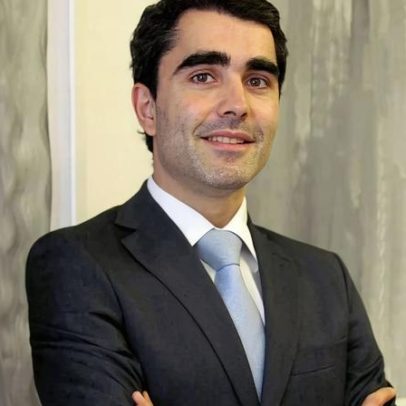 Advogado abandona o caso, deixando ex-adjunto da Justiça sozinho no processo