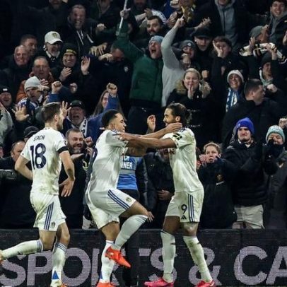 Pedro Neto marca, Chelsea é surpreendido pelo Leeds