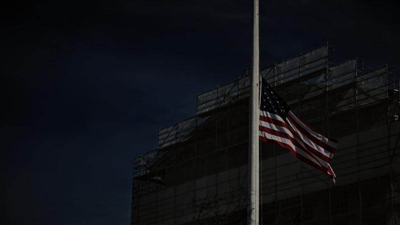 Supremo Tribunal norte-americano vai analisar, em 2026, proibição do direito de cidadania para filhos de imigrantes irregulares nascidos nos EUA. Foto: Mandel Ngan / AFP