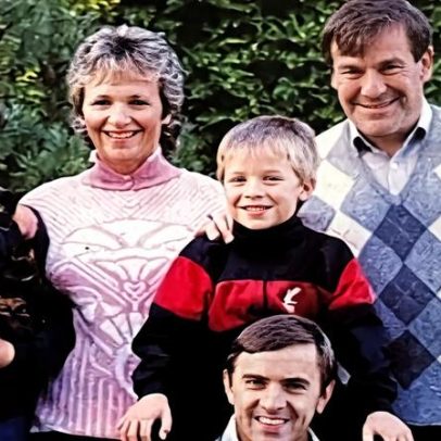 Após 20 anos, homem bate à porta de Rob e torna-se parte da família