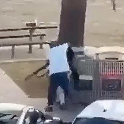 Vídeo mostra homem a impedir atirador e a tomar arma na Austrália