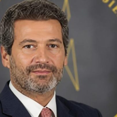 Ditadura versus Soberania: Lições globais para crises democráticas