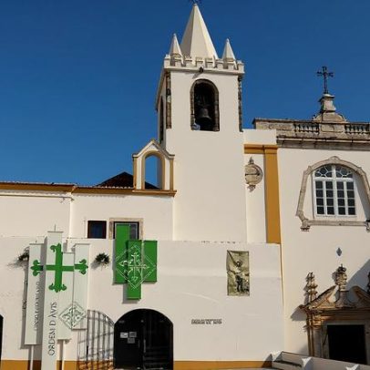 Avis: vila medieval alentejana entre muralhas, lago e paisagens tranquilas