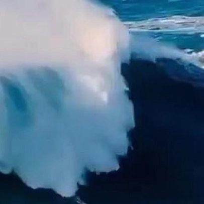 Quem quis filmar onda gigante na Nazaré acabou no hospital