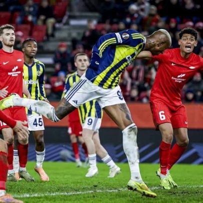 Talisca marca hat-trick na goleada do Fenerbahçe