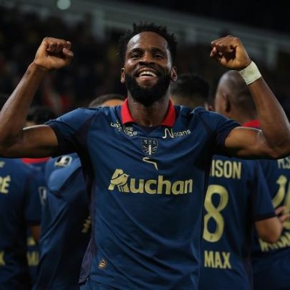 Lens mantém liderança; Lille vence após jogo com quatro expulsões e sete golos