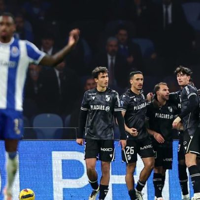 Vitória de Guimarães afasta FC Porto da Taça da Liga no Dragão
