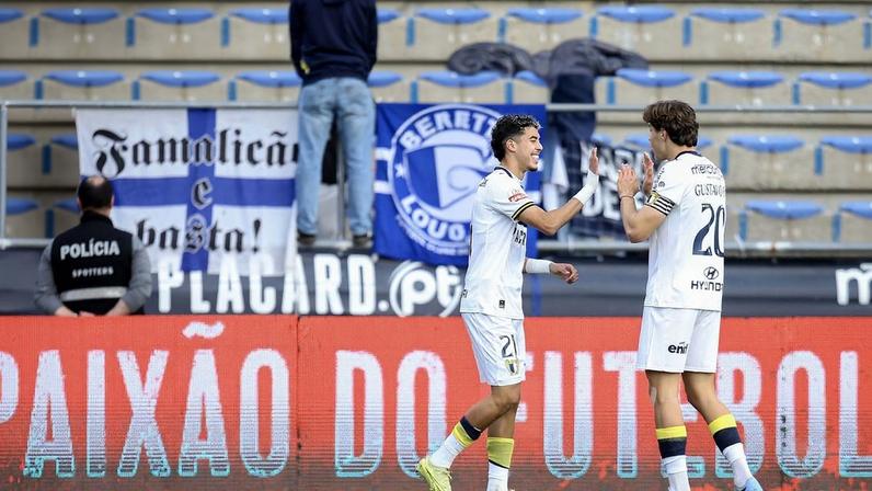 Tanta juventude e tanta qualidade: Yassir Zabiri e Gustavo Sá encantam os adeptos do Vila Nova - Foto: Manuel Fernando Araújo/LUSA
