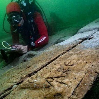 Barco de 2 mil anos encontrado no porto de Alexandria