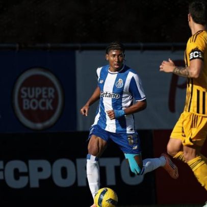 Extremo do FC Porto operado ao joelho esquerdo