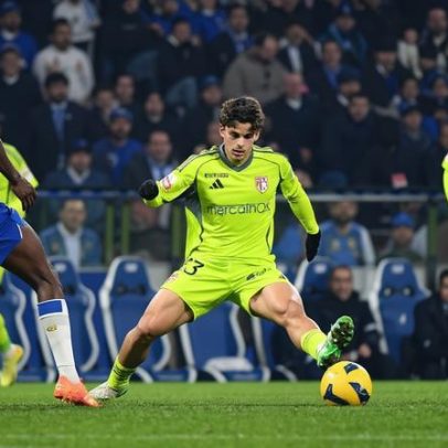 Contra adversários teimosos, há sempre um goleador à altura