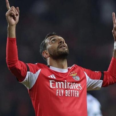 Benfica divulga imagens do lance com Pavlidis e queixas de Mourinho