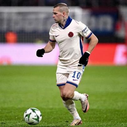 Mudryk a regressar do castigo; clubes atentos