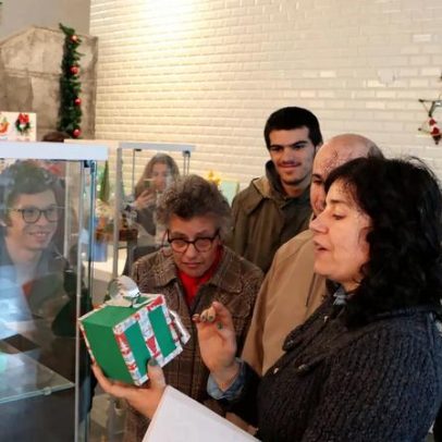 Biblioteca de Sousel recebe exposição sobre símbolos do Natal até janeiro