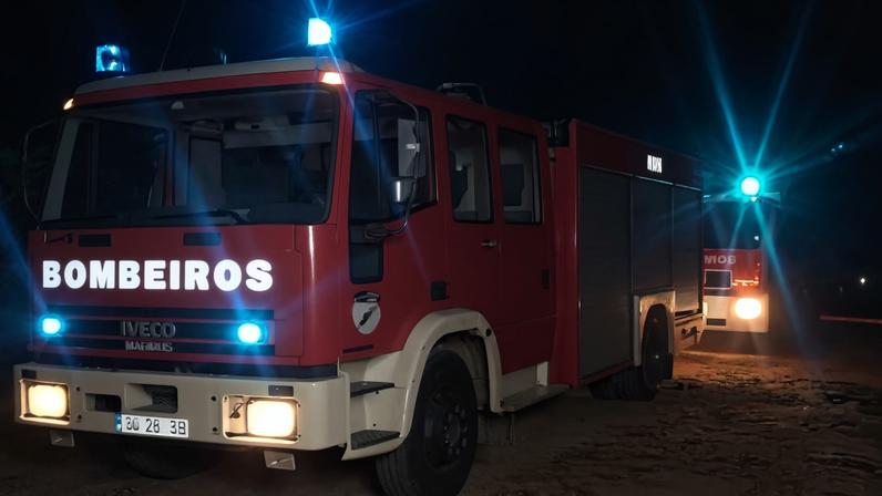 Incêndios: Fogo dominado no concelho de Aljustrel, 250 operacionais no terreno
