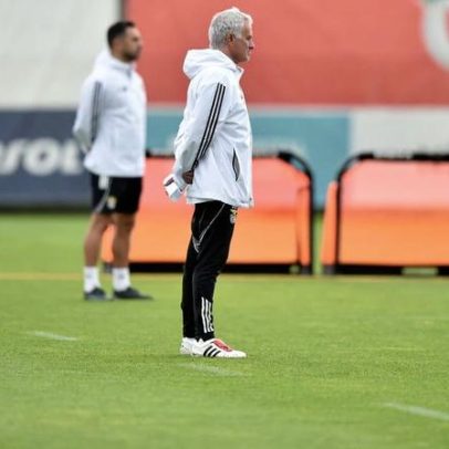 Campeão do Mundo integra treino do Benfica antes de defrontar o Nápoles