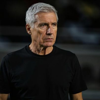 Luís Castro elogia Grêmio pela história rica e inspiradora
